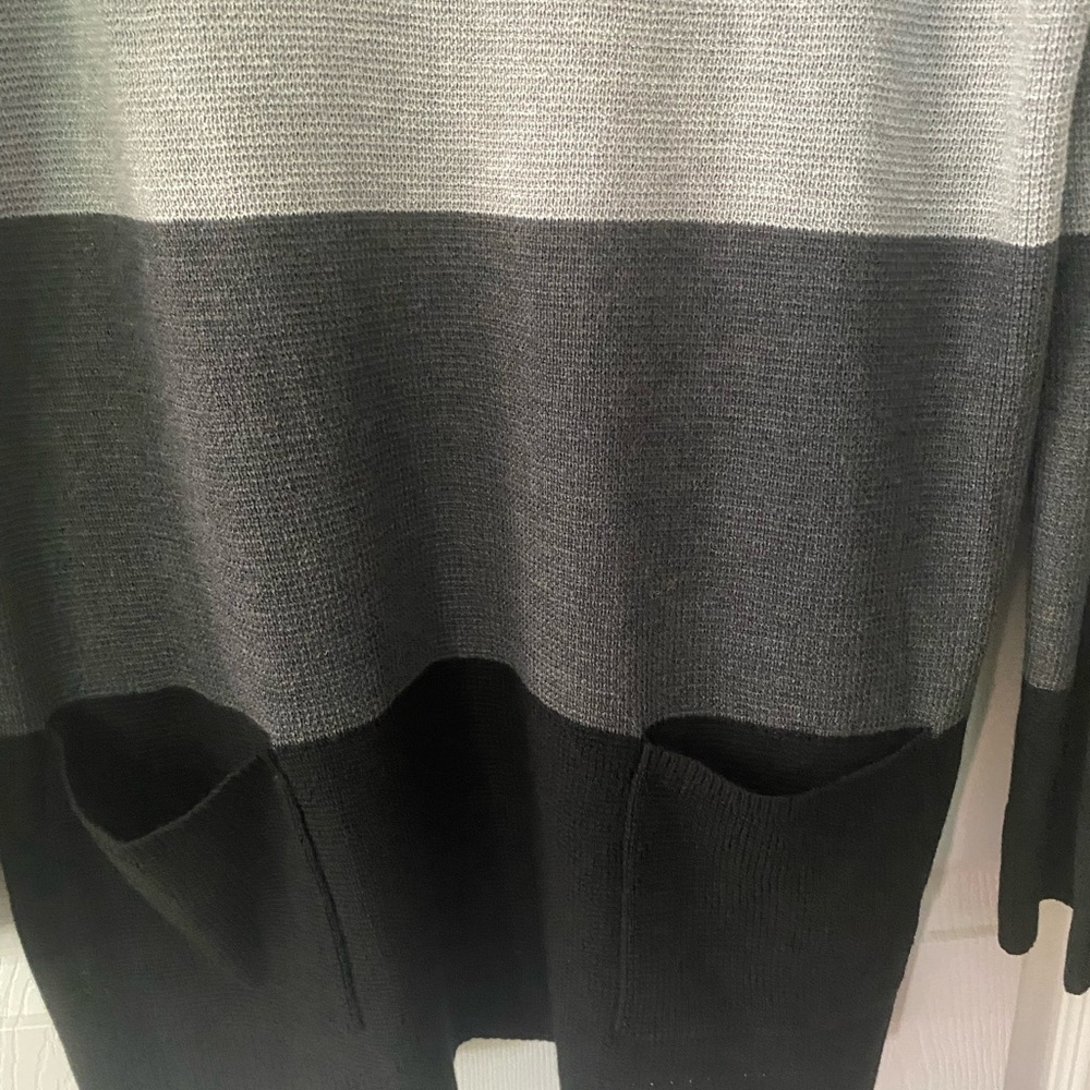 Vince Camuto Cream and Gray Crew Neck Sweater - Picture 5 of 7